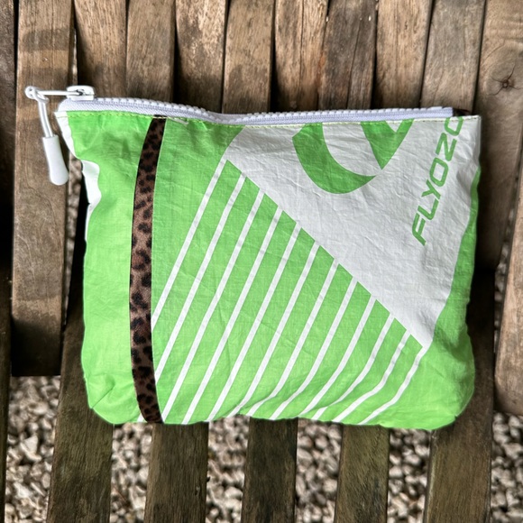 Soflo Riders pouch made with repurposed kite - Picture 1 of 4